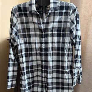 Banana Republic Black and White Plaid Button Down Shirt ((lightweight material)